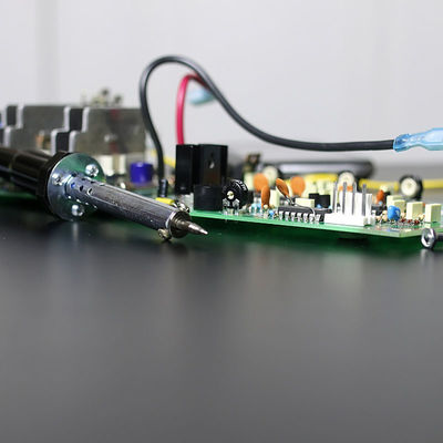 Ηλεκτρονικό τμήμα οργάνων πιστοποίησης δοκιμής εργαστηρίων Συμβούλιο Πολιτιστικής Συνεργασίας της FCC που εξετάζει τη γρήγορη υπηρεσία ανίχνευσης και πιστοποίησης