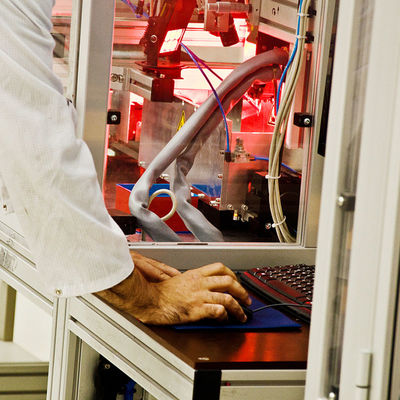 Κυττάρων μπαταριών εξεταστική εργαστηρίων υπηρεσιών 3$η υπηρεσία επικύρωσης τρίτου της FCC κόμματος δοκιμασμένη εργαστήριο